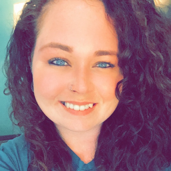 Meet your Posher, Jessica - Picture 2 of 2